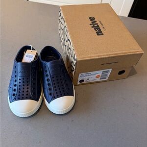 Native Kids Jefferson Sneakers in Dark Blue and White size 10